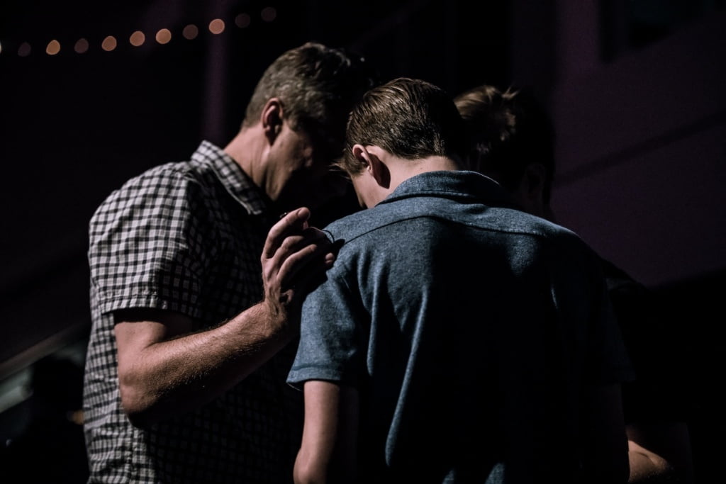 men praying forgiveness